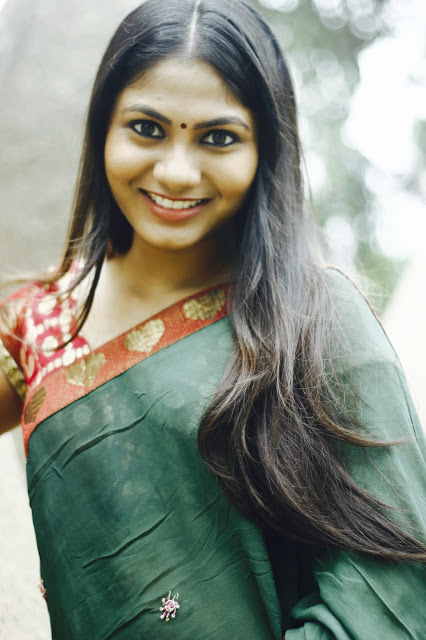 Telugu Actress Shruthi Reddy Hot Pics In Saree 9