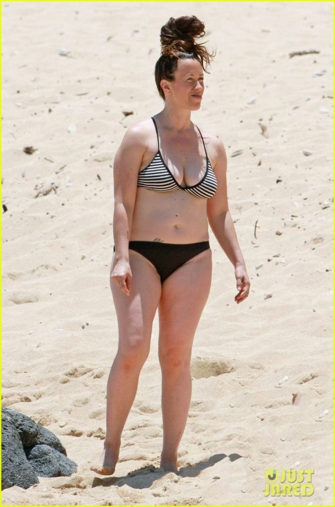 42 Sexy and Hot Alanis Morissette Pictures – Bikini, Ass, Boobs 8