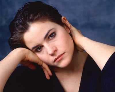 49 Sexy and Hot Ally Sheedy Pictures – Bikini, Ass, Boobs 9