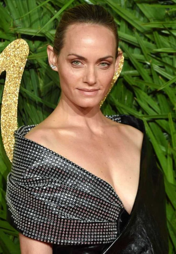49 Amber Valletta Nude Pictures That Are Sure To Put Her Under The Spotlight 12