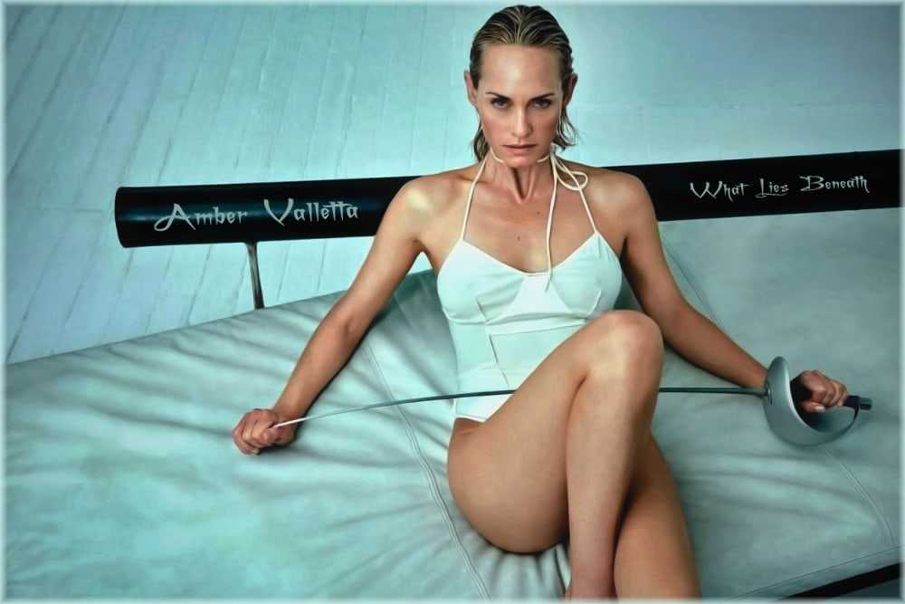 49 Amber Valletta Nude Pictures That Are Sure To Put Her Under The Spotlight 2