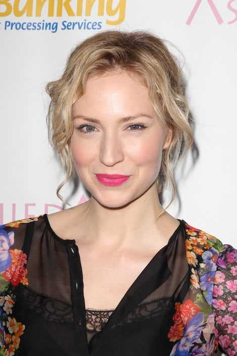 45 Sexy and Hot Beth Riesgraf Pictures – Bikini, Ass, Boobs 117