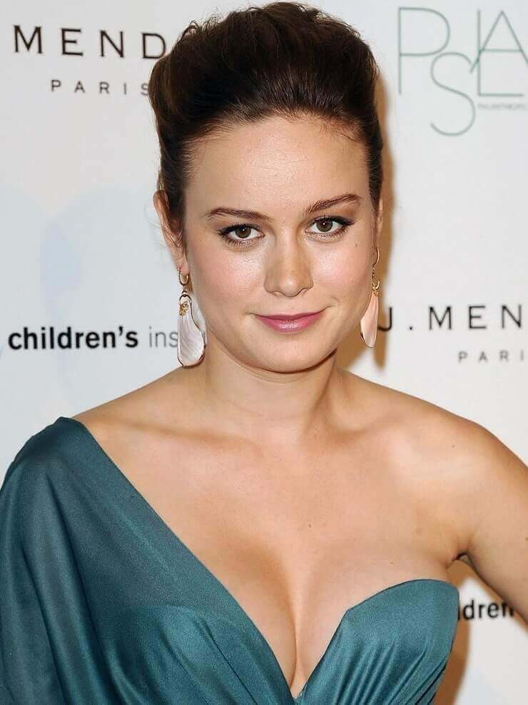 Brie Larson hot cleavage.