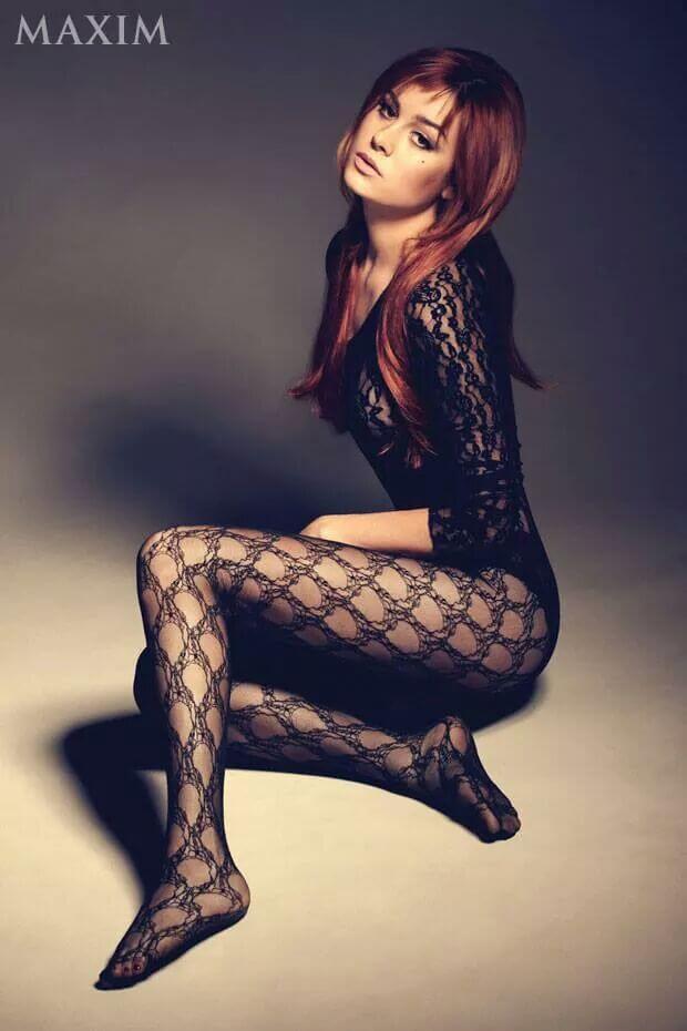 Brie Larson sexy black dress