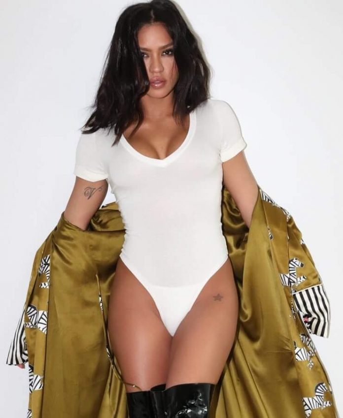 52 Cassie Nude Pictures Show Off Her Dashing Diva Like Looks 67