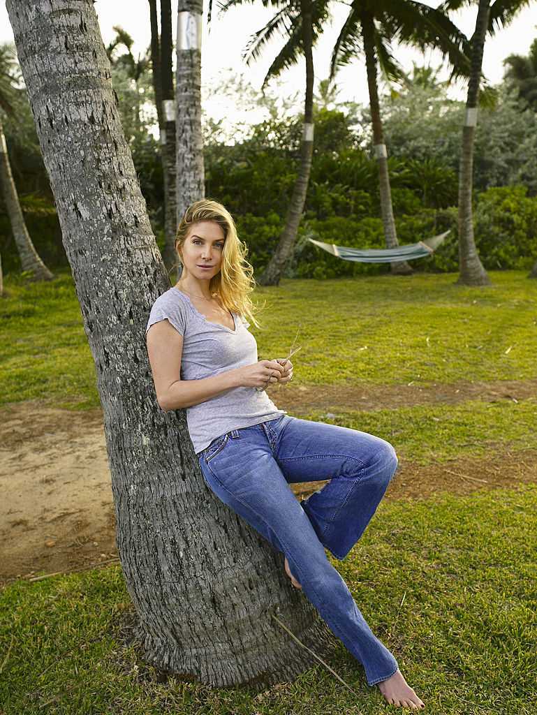 45 Sexy and Hot Elizabeth Mitchell Pictures – Bikini, Ass, Boobs 29