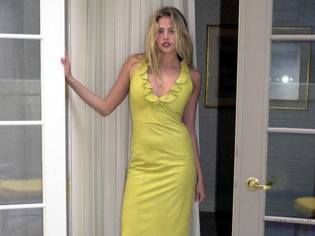 52 Estella Warren Nude Pictures Are Perfectly Appealing 40
