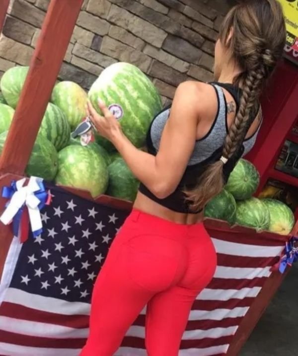 The Hottest Girls In Yoga Pants Around The Net 52
