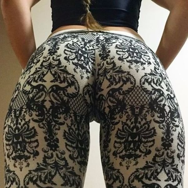 The Hottest Girls In Yoga Pants Around The Net 62