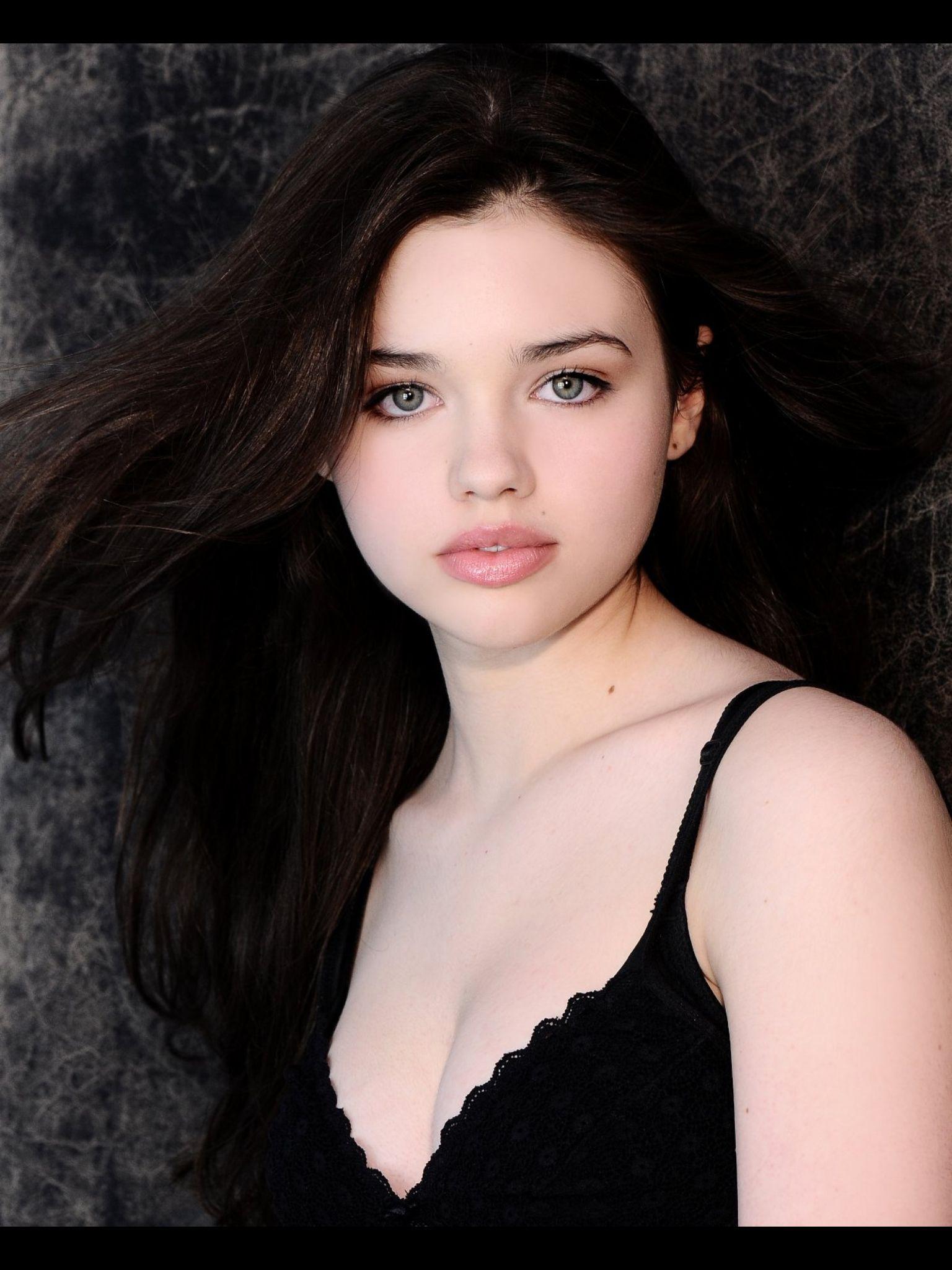 49 India Eisley Nude Pictures Can Make You Submit To Her Glitzy Looks 28