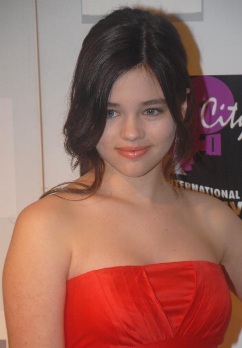 49 India Eisley Nude Pictures Can Make You Submit To Her Glitzy Looks 8