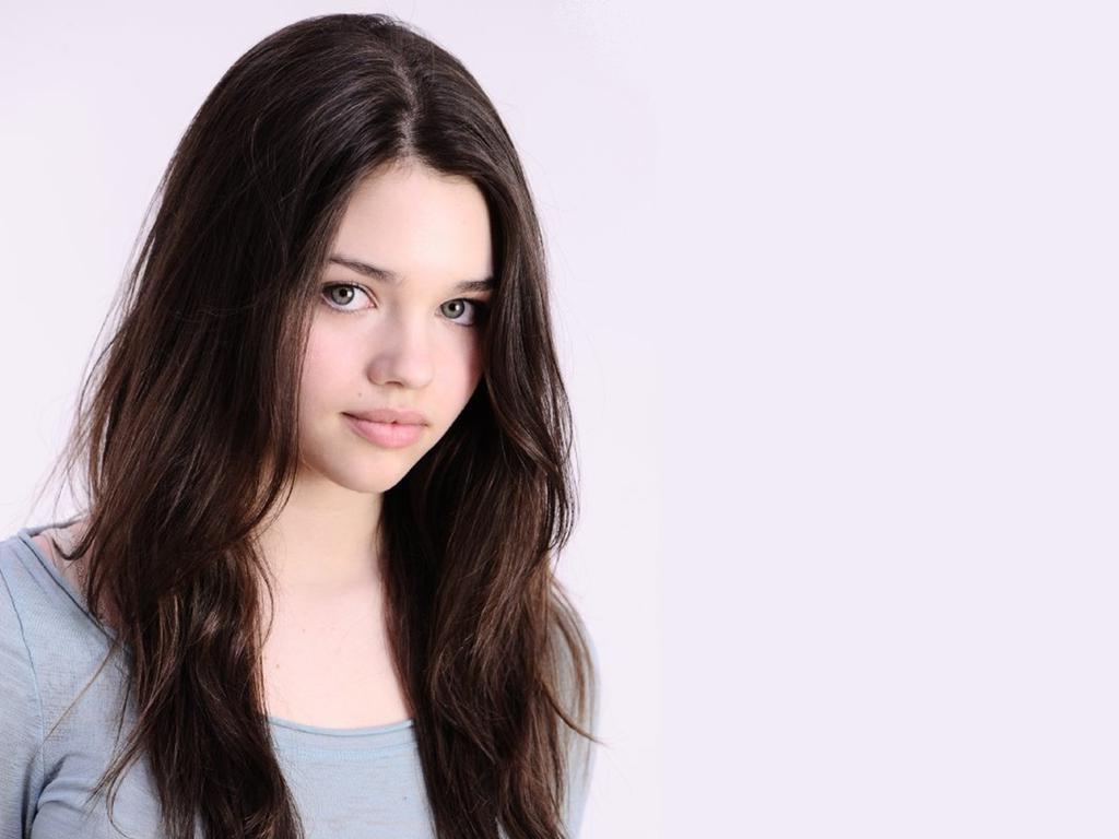 49 India Eisley Nude Pictures Can Make You Submit To Her Glitzy Looks 6