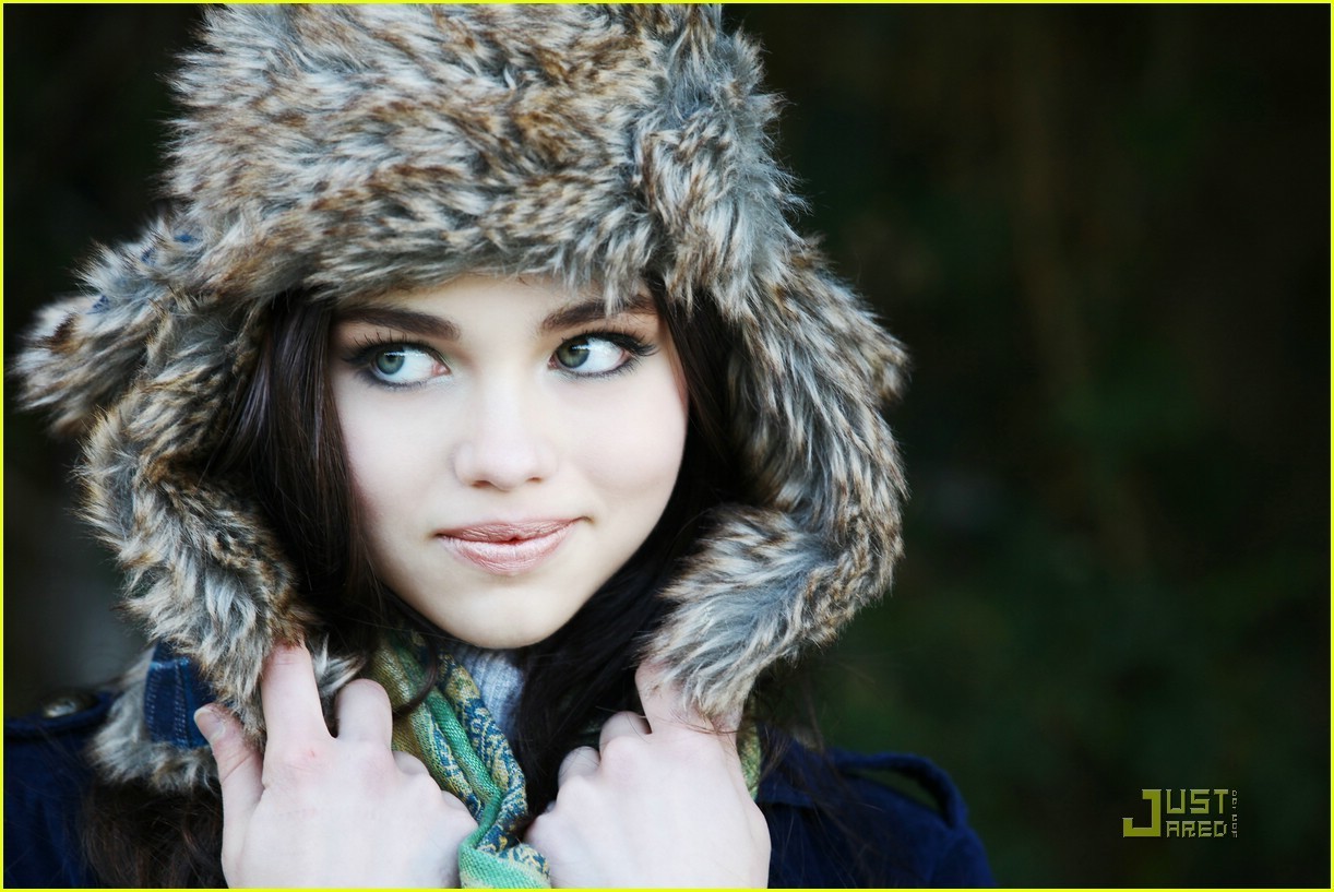 India Eisley sexy lady photo