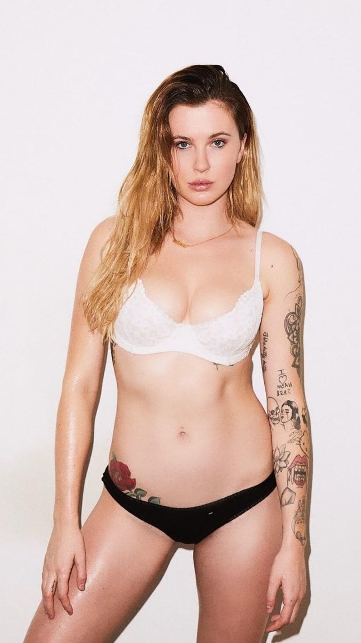 50 Ireland Baldwin Nude Pictures Brings Together Style, Sassiness And Sexiness 350