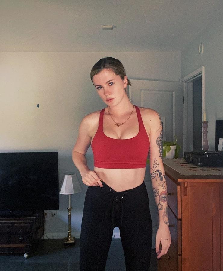 50 Ireland Baldwin Nude Pictures Brings Together Style, Sassiness And Sexiness 351
