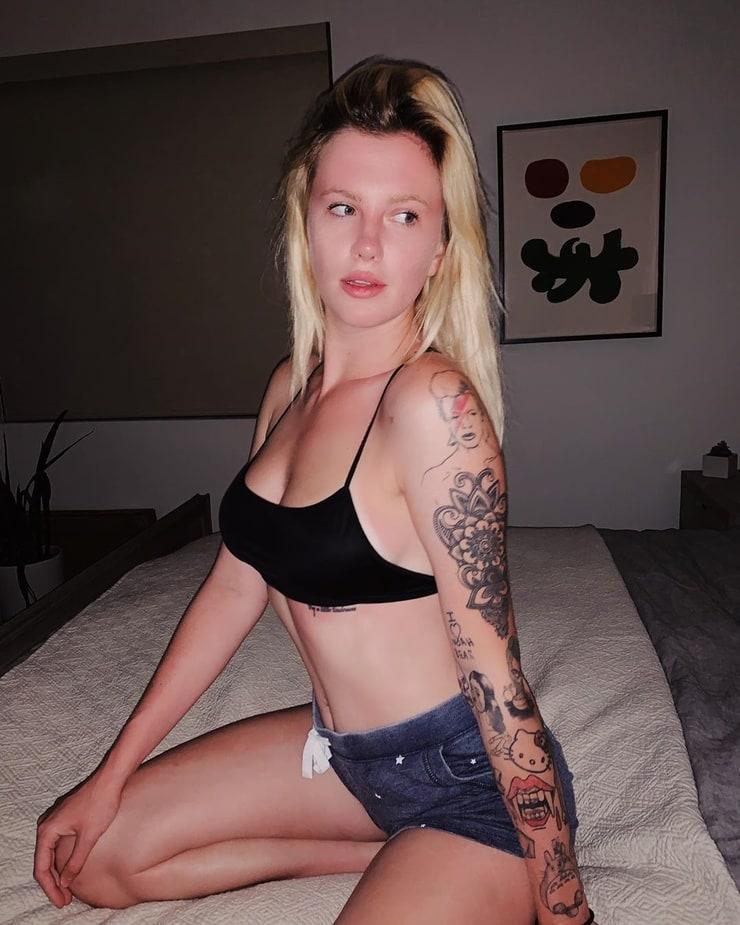 50 Ireland Baldwin Nude Pictures Brings Together Style, Sassiness And Sexiness 359