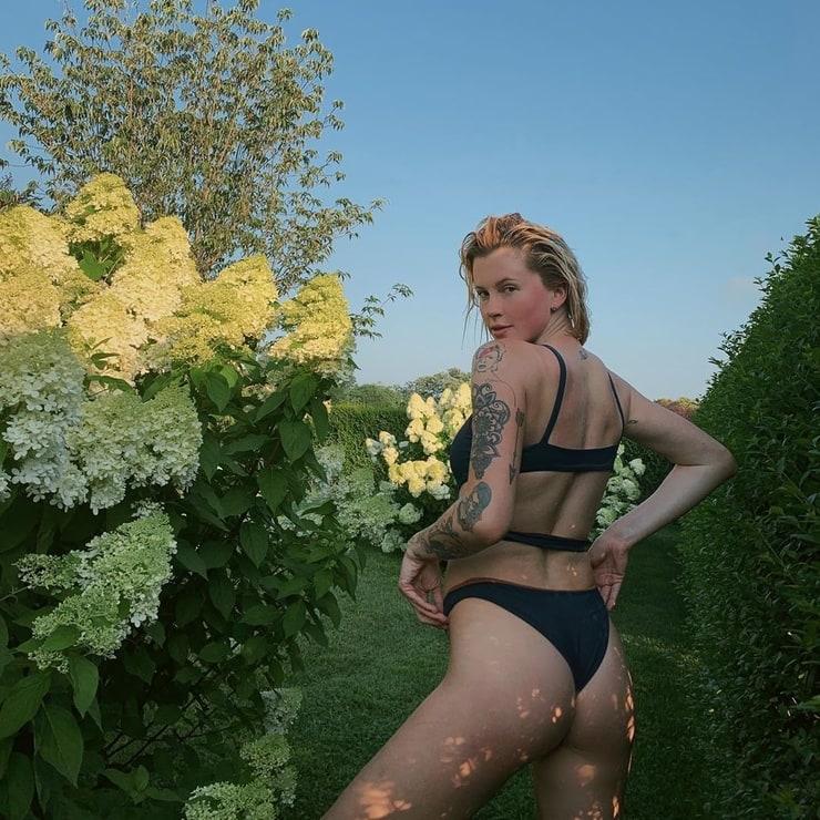 50 Ireland Baldwin Nude Pictures Brings Together Style, Sassiness And Sexiness 22