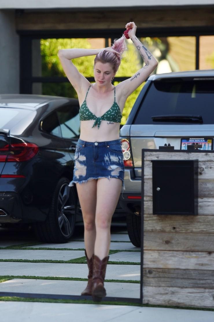 50 Ireland Baldwin Nude Pictures Brings Together Style, Sassiness And Sexiness 346