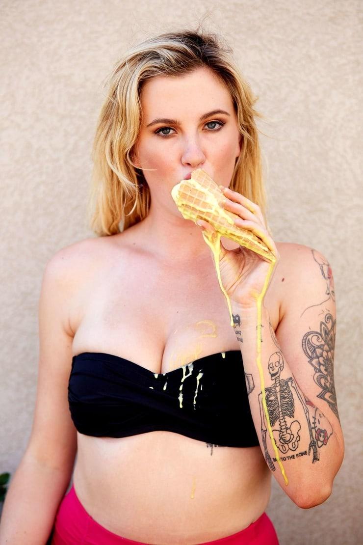 50 Ireland Baldwin Nude Pictures Brings Together Style, Sassiness And Sexiness 10