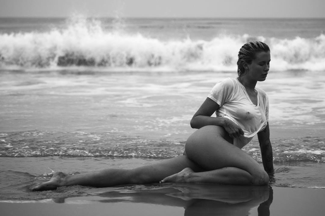 50 Ireland Baldwin Nude Pictures Brings Together Style, Sassiness And Sexiness 5