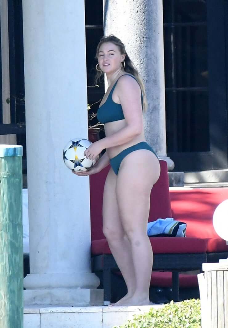 Iskra lawrence hot thigh