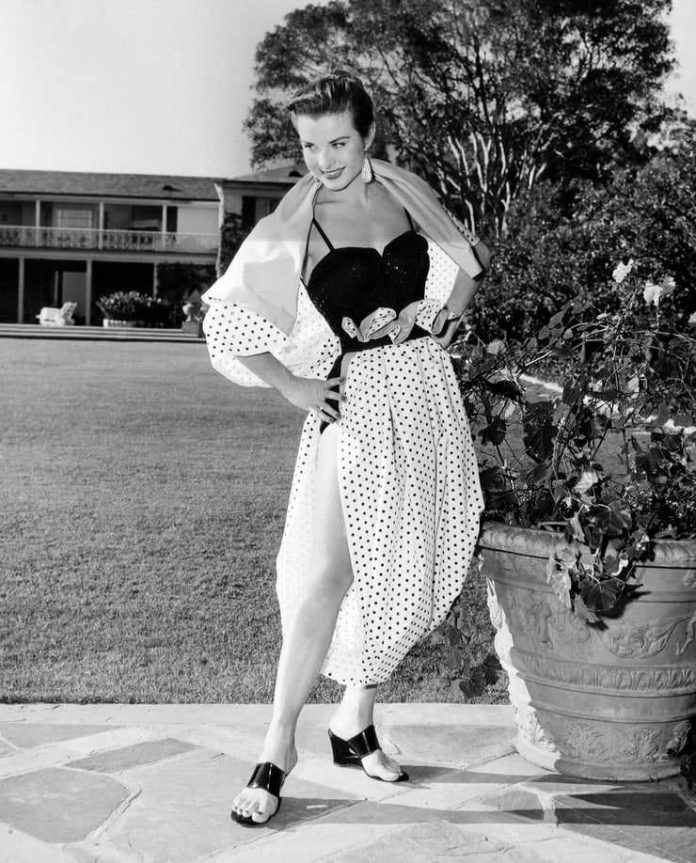 49 Jean Peters Nude Pictures Display Her As A Skilled Performer 29
