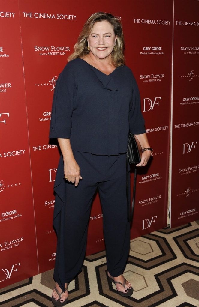 50 Sexy and Hot Kathleen Turner Pictures – Bikini, Ass, Boobs 37