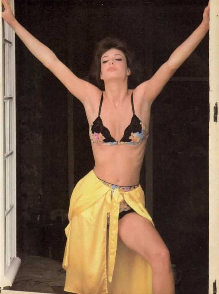 46 Sexy and Hot Kelly LeBrock Pictures – Bikini, Ass, Boobs 5
