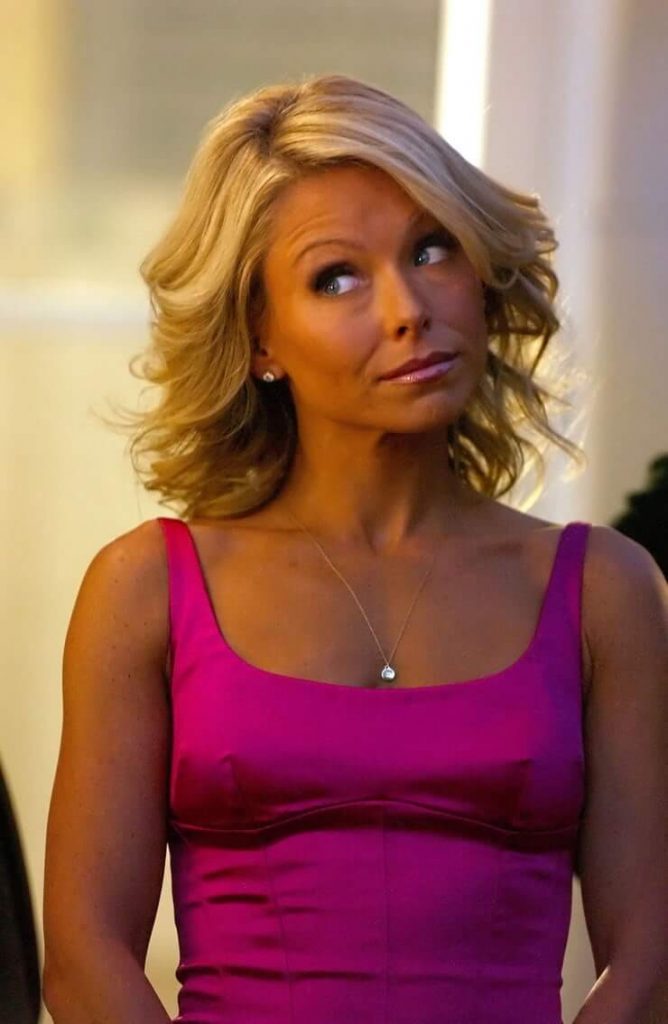 49 Kelly Ripa Nude Pictures Are Sure To Keep You At The Edge Of Your Seat 30
