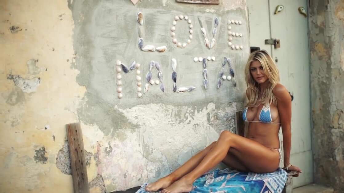 70+ Hot Pictures of Kelly Rohrbach Will Make Your Day A Super-Win! 9