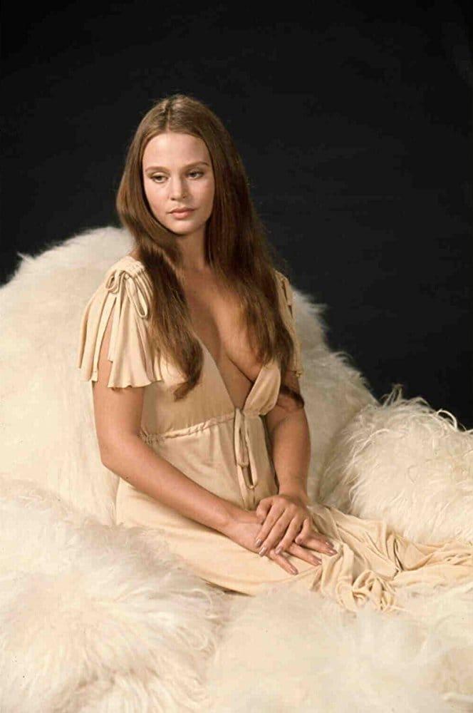 28 Leigh Taylor-Young Nude Pictures Make Her A Successful Lady 13