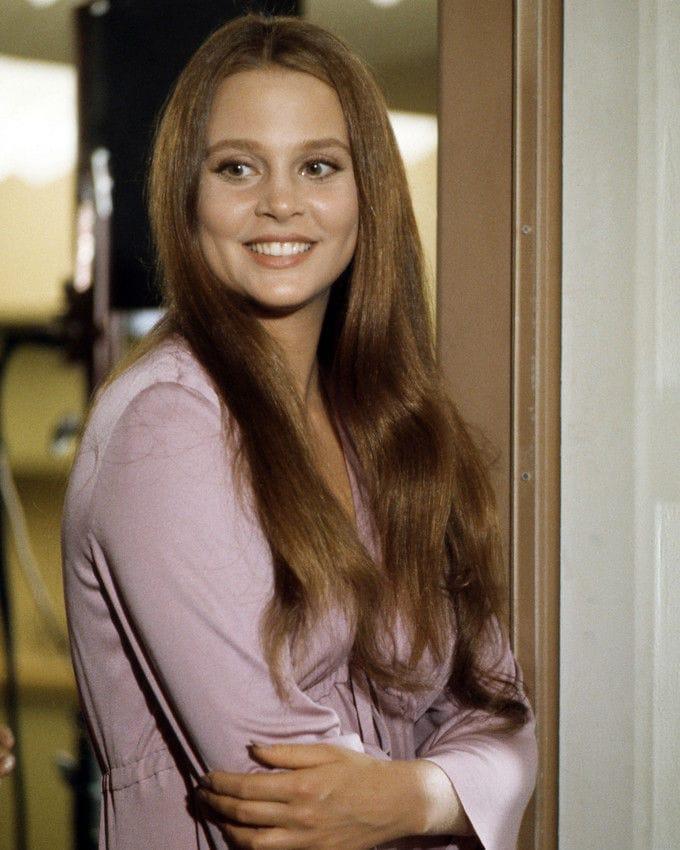 28 Leigh Taylor-Young Nude Pictures Make Her A Successful Lady 7