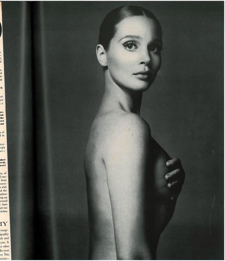 28 Leigh Taylor-Young Nude Pictures Make Her A Successful Lady 5