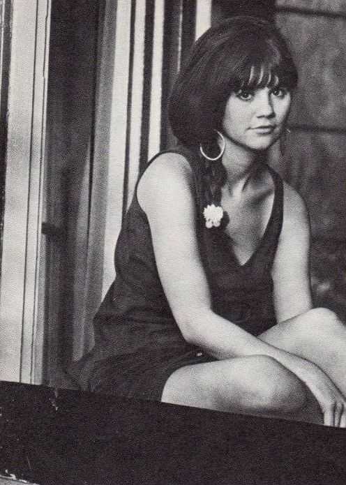 44 Linda Ronstadt Nude Pictures Uncover Her Grandiose And Appealing Body 30