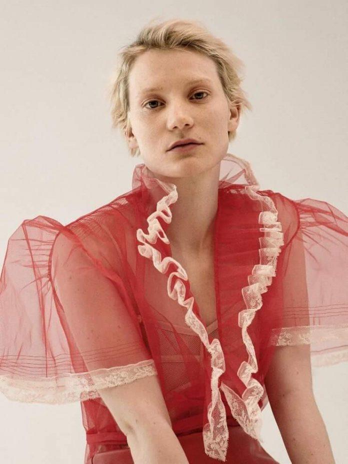 49 Mia Wasikowska Nude Pictures Flaunt Her Well-Proportioned Body 24