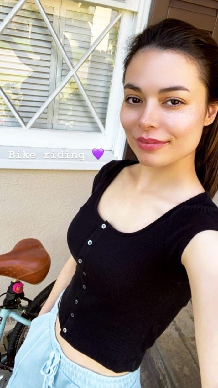 49 Miranda Cosgrove Nude Pictures Which Are Sure To Keep You Charmed With Her Charisma 43