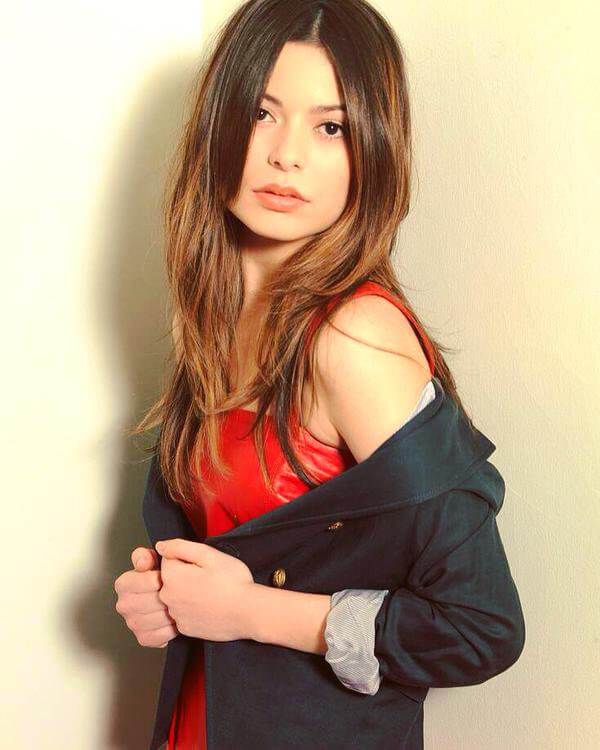 49 Miranda Cosgrove Nude Pictures Which Are Sure To Keep You Charmed With Her Charisma 28