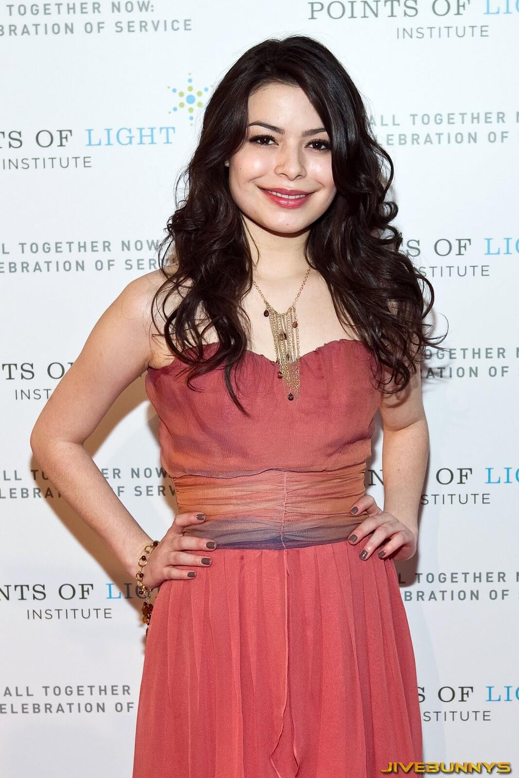 49 Miranda Cosgrove Nude Pictures Which Are Sure To Keep You Charmed With Her Charisma 7