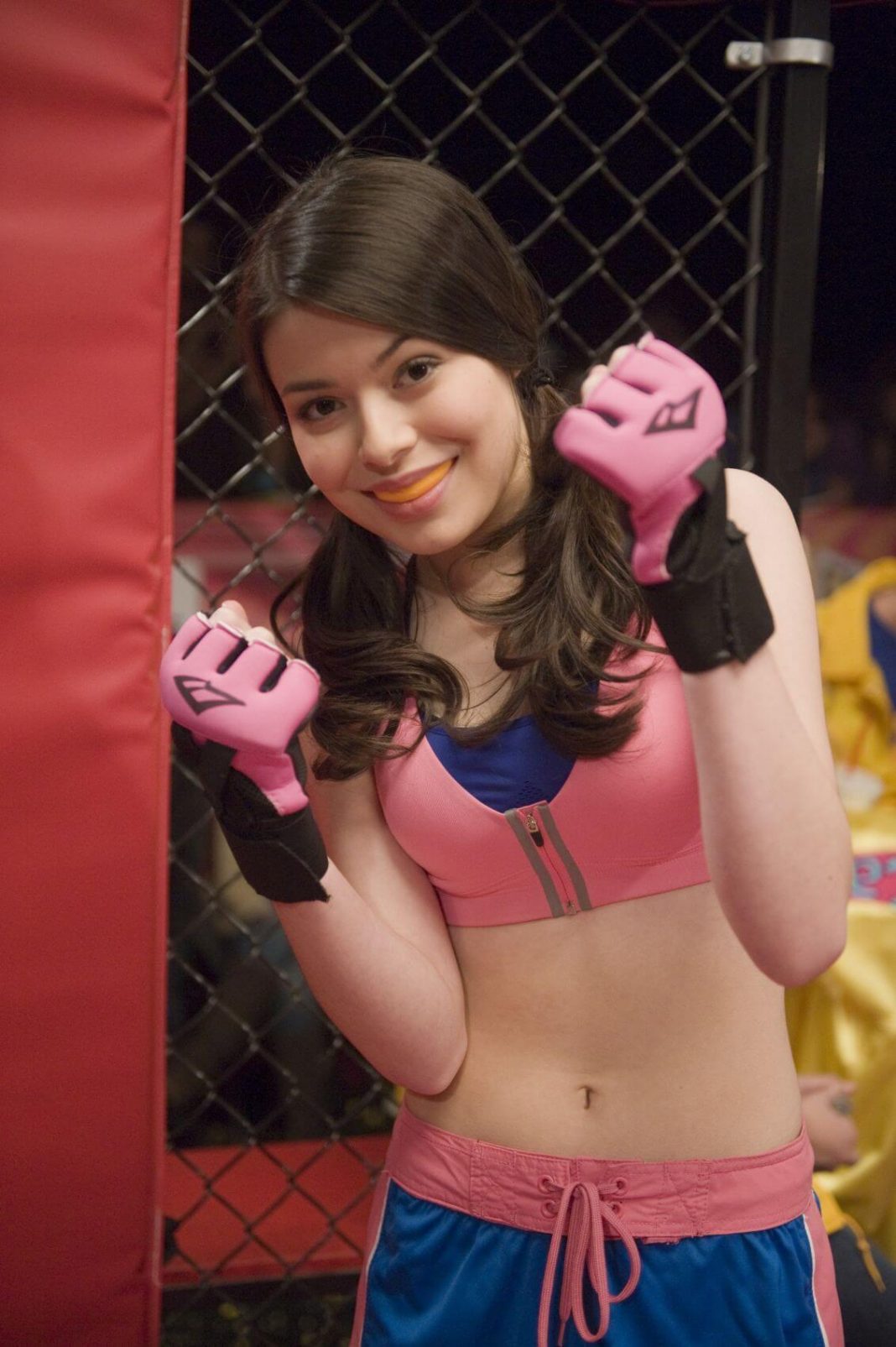 Miranda Cosgrove topless