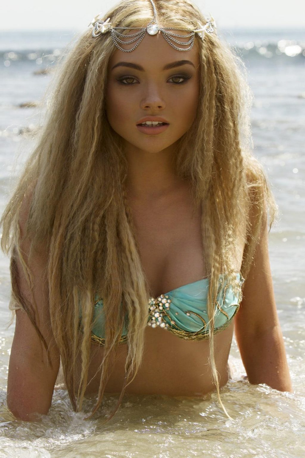 49 Natalie Alyn Lind Nude Pictures Which Make Her A Work Of Art 14