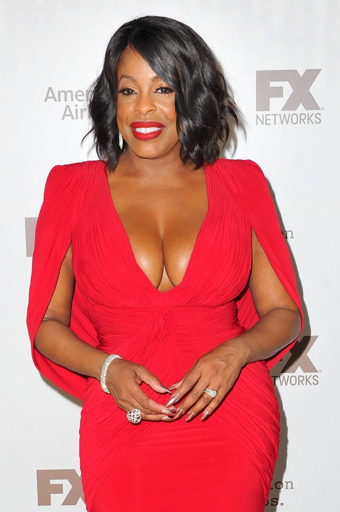 50 Sexy and Hot Niecy Nash Pictures – Bikini, Ass, Boobs 18