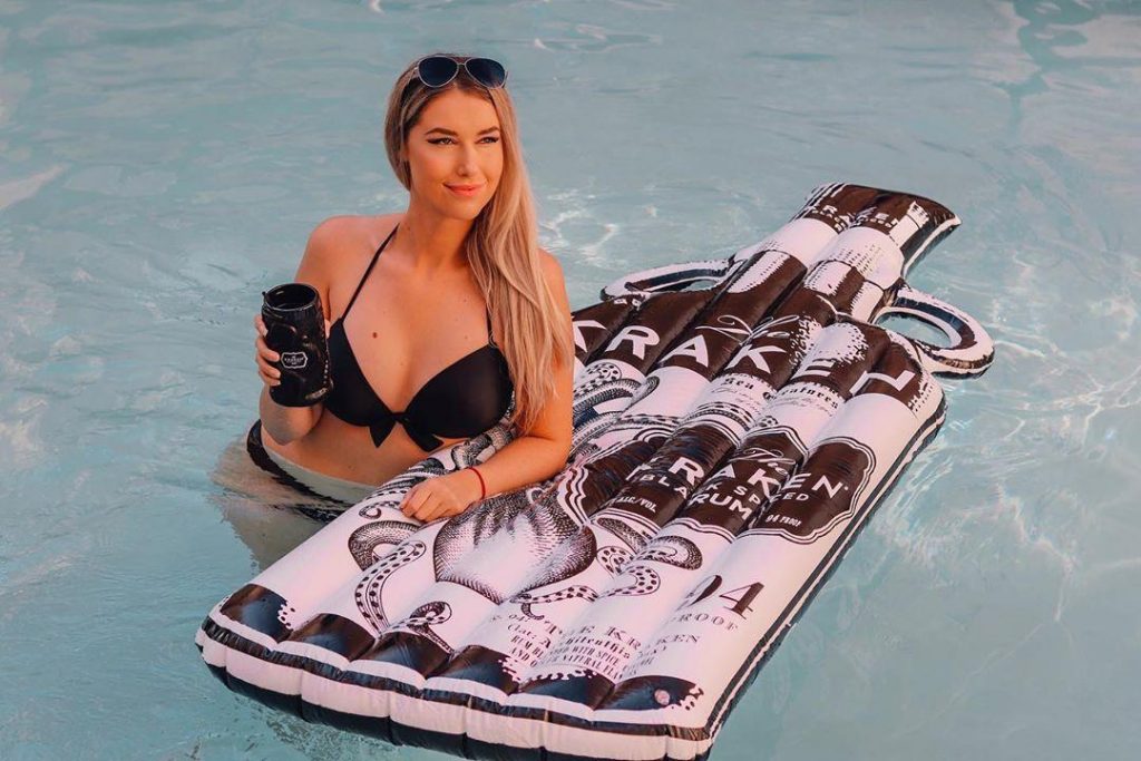 48 Sexy and Hot Noelle Foley Pictures – Bikini, Ass, Boobs 13