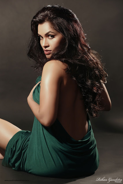 Bollywood Actress Revathi Chowdary Latest Hot Photoshoot Pic 6