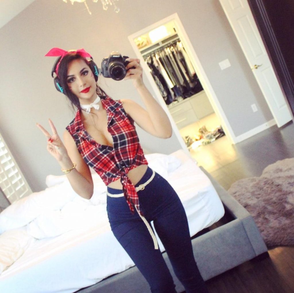 49 SSSniperWolf Nude Pictures Show Off Her Dashing Diva Like Looks 36