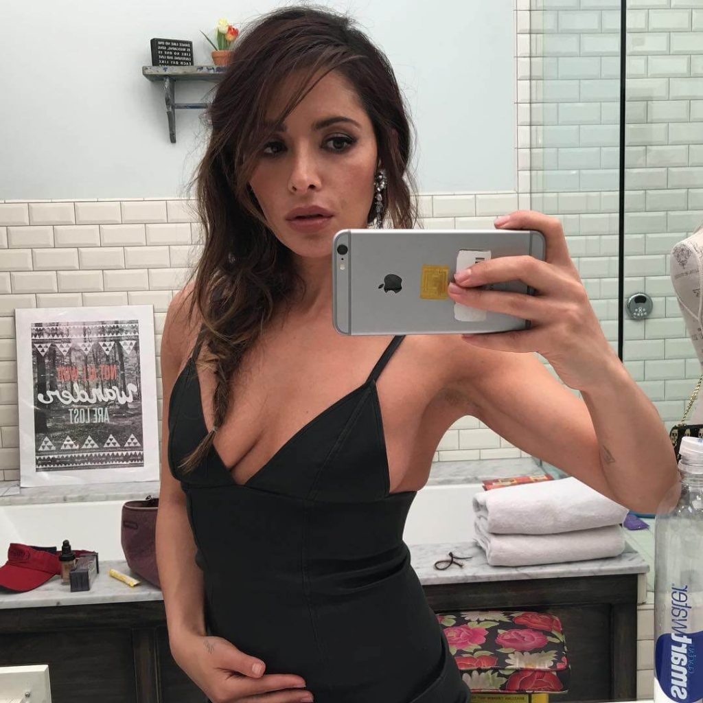 46 Sexy and Hot Sarah Shahi Pictures – Bikini, Ass, Boobs 15