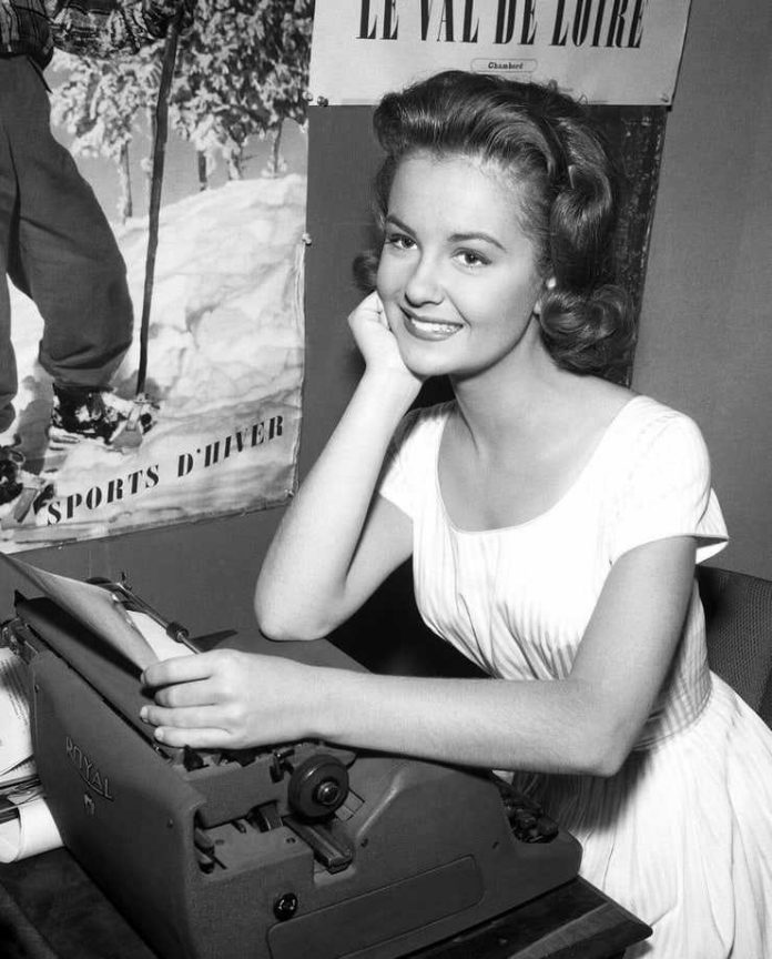 42 Shelley Fabares Nude Pictures Can Make You Submit To Her Glitzy Looks 23