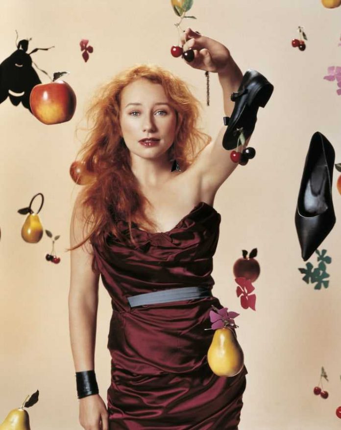 40 Tori Amos Nude Pictures That Make Her A Symbol Of Greatness 3