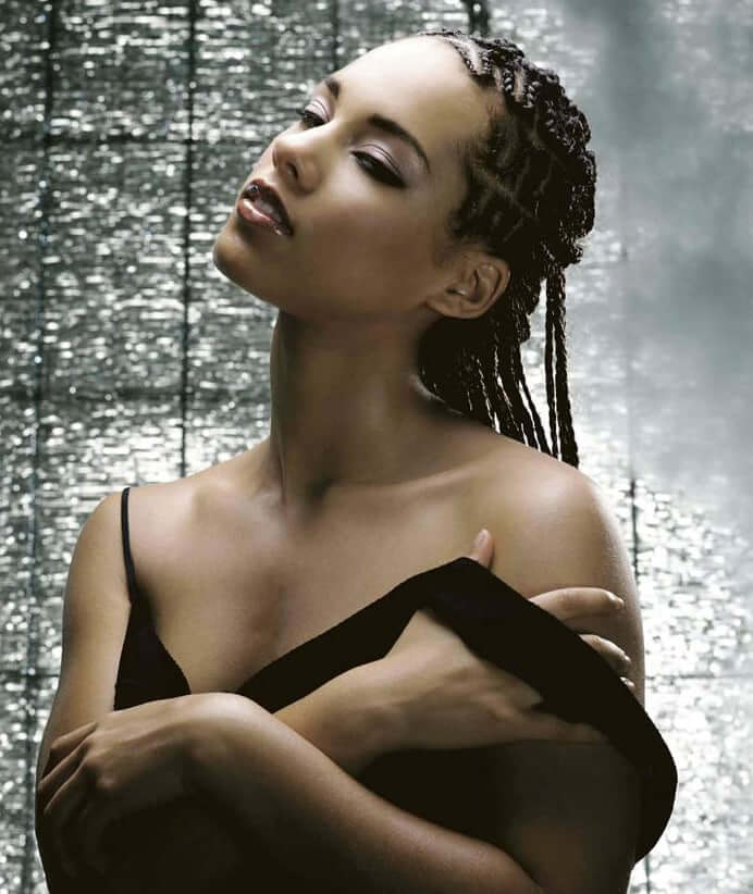 70+ Hot And Sexy Pictures Of Alicia Keys – One of Sexiest Singers Of All Time 60
