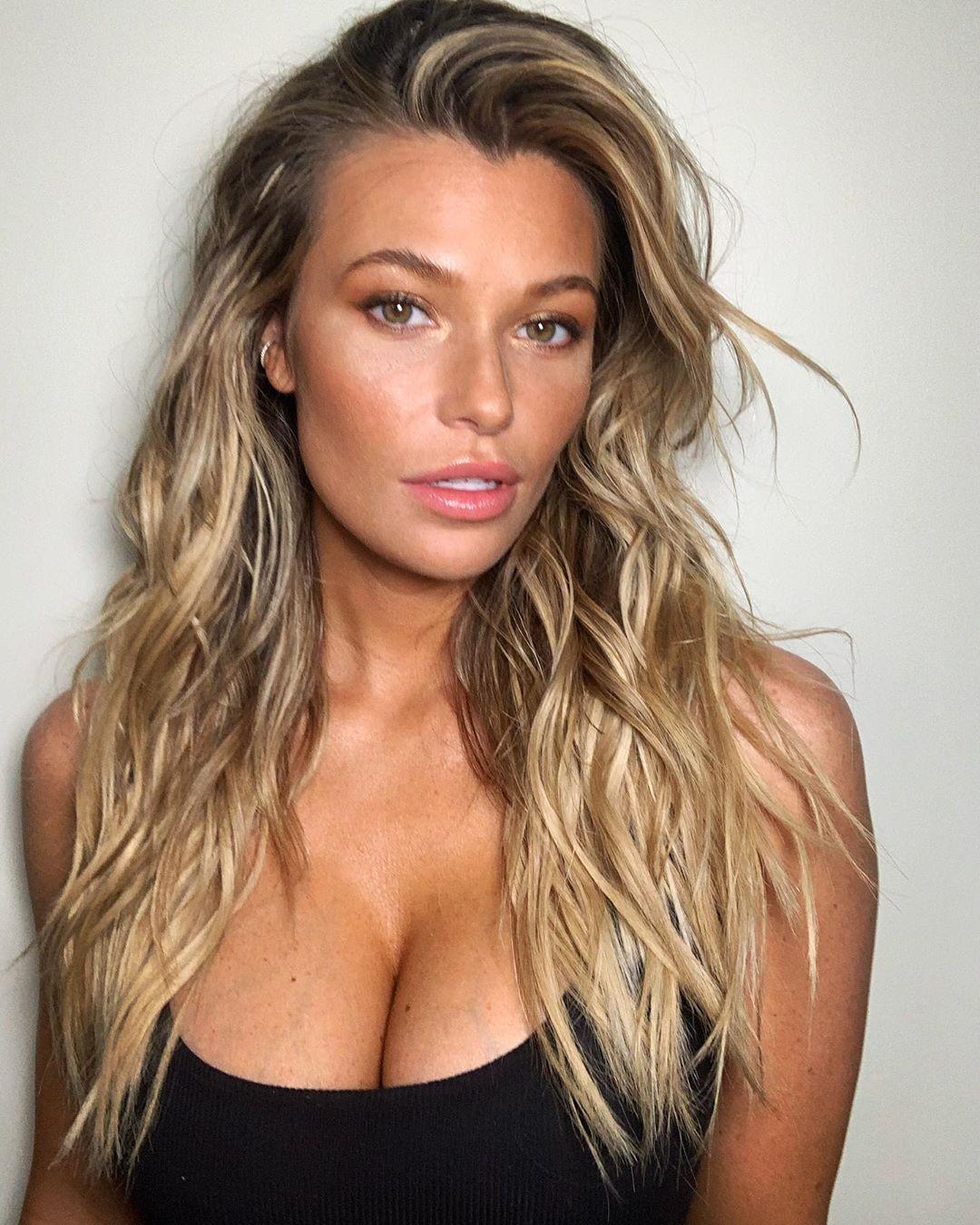 70+ Hot Pictures Of Samantha Hoopes Are Here To Take Your Breath Away 15