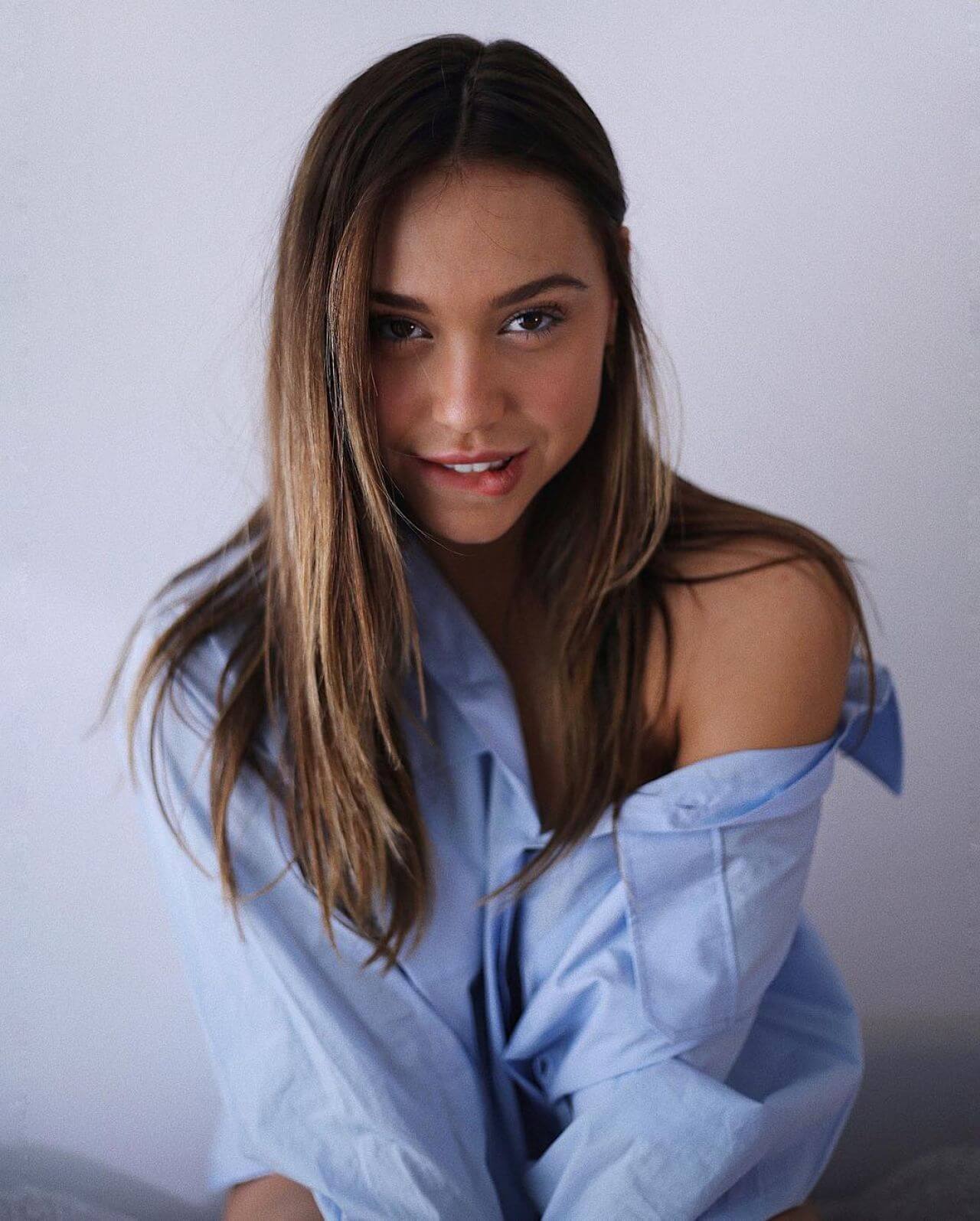 70+ Hottest Alexis Ren Pictures Will Make You Hot under the collar 26